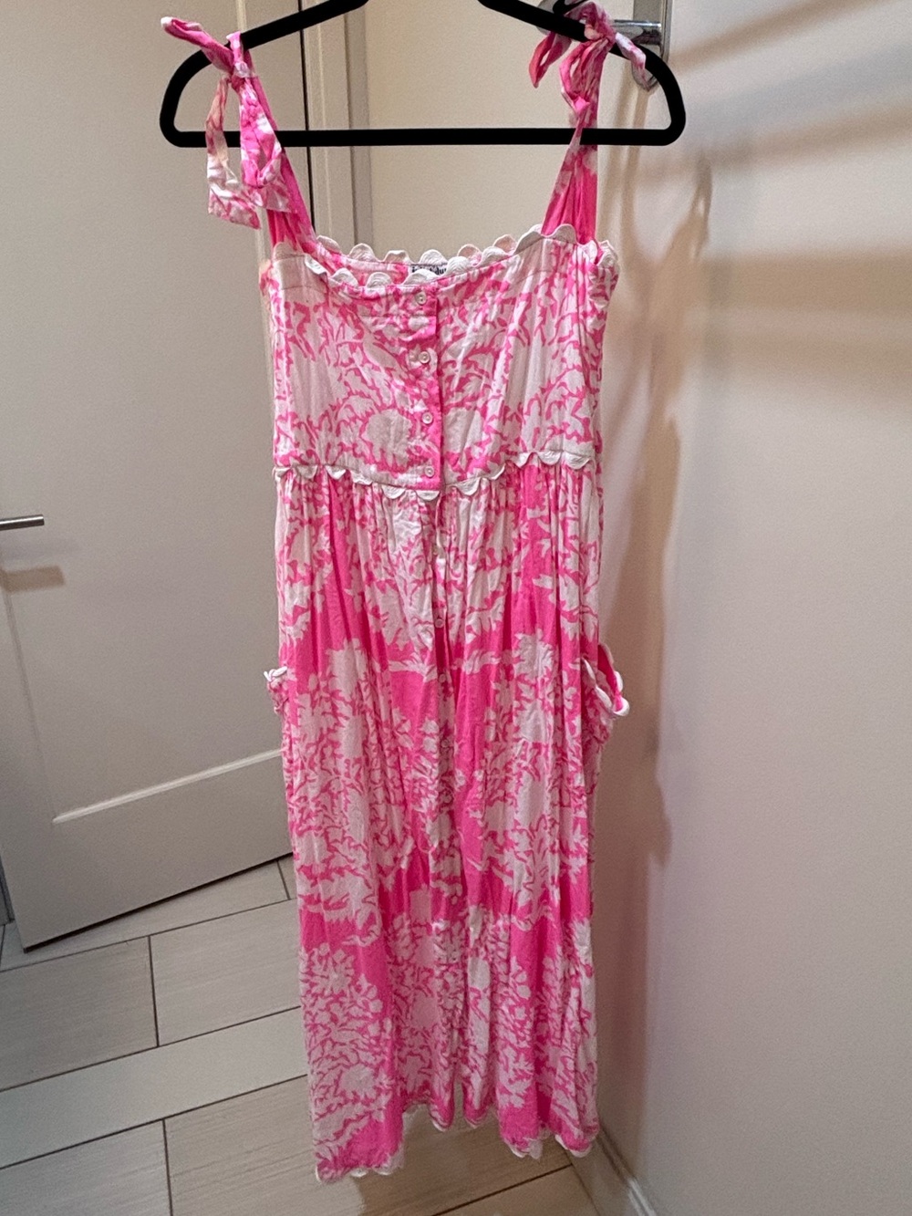 Juliet Dunn Pink and White Floral Tie-Shoulder Maxi Dress